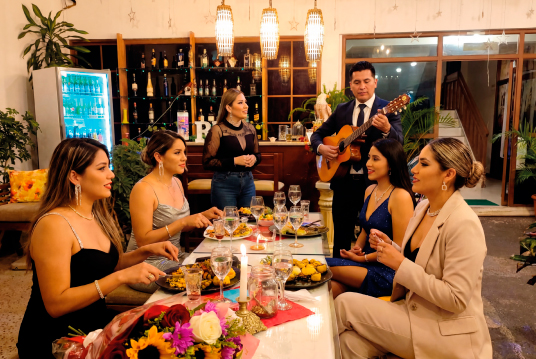 TURI GRILL Food & Drink