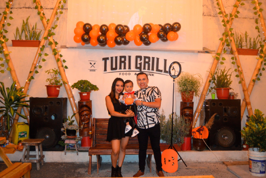TURI GRILL Food & Drink
